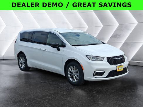 New 2026 Chrysler Pacifica Select image 8