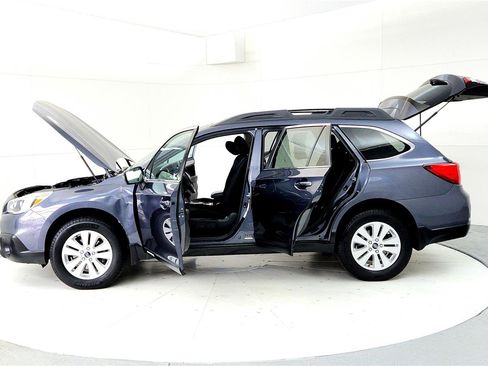 Used 2017 Subaru Outback 2.5i Premium AWD/4WD image 10