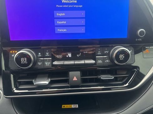 Used 2025 Toyota Highlander XLE image 33