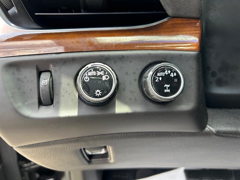 Used 2017 Cadillac Escalade ESV Premium Luxury AWD/4WD image 12