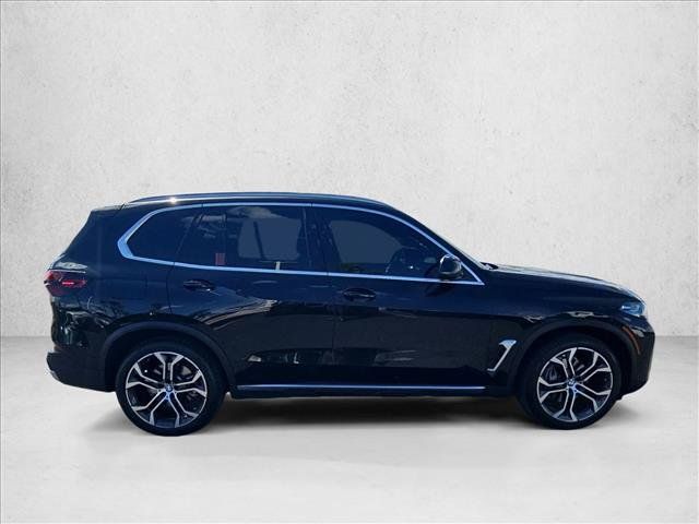 Certified 2024 BMW X5 xDrive40i w/ Premium Package AWD/4WD image 4