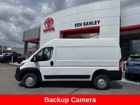 Used 2025 RAM ProMaster 2500 w/ Convenience Group FWD image 3