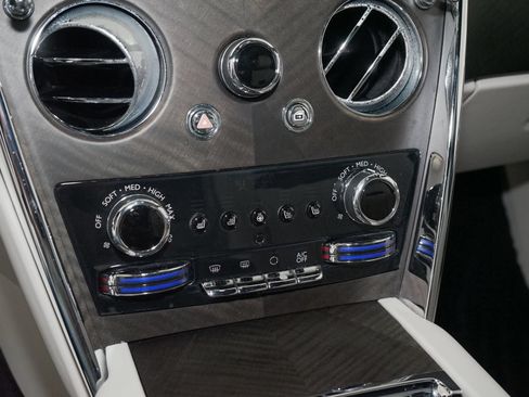 Used 2019 Rolls-Royce Cullinan AWD/4WD image 19