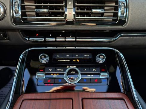 Used 2024 Lincoln Navigator L Reserve image 38