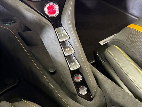 Used 2022 McLaren 720S Performance image 22