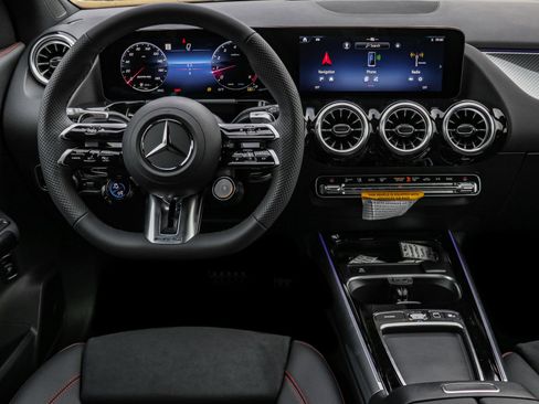 New 2026 Mercedes-Benz GLA 35 AMG 4MATIC image 18