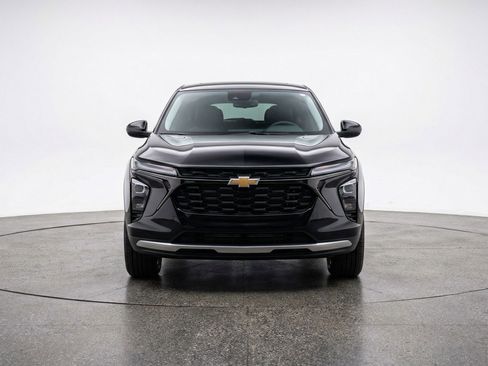 Used 2025 Chevrolet TrailBlazer LT image 2