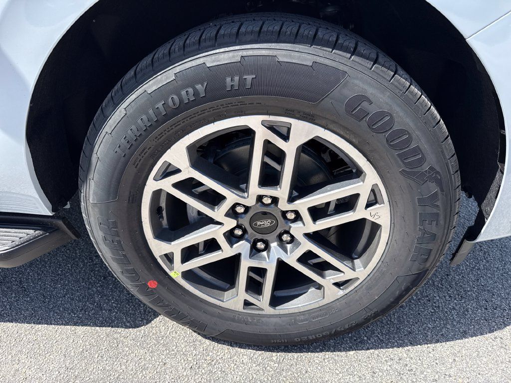 New 2026 Ford Expedition Max Active RWD image 11