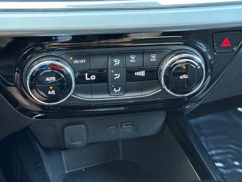Used 2024 Chevrolet Trax LT FWD image 23