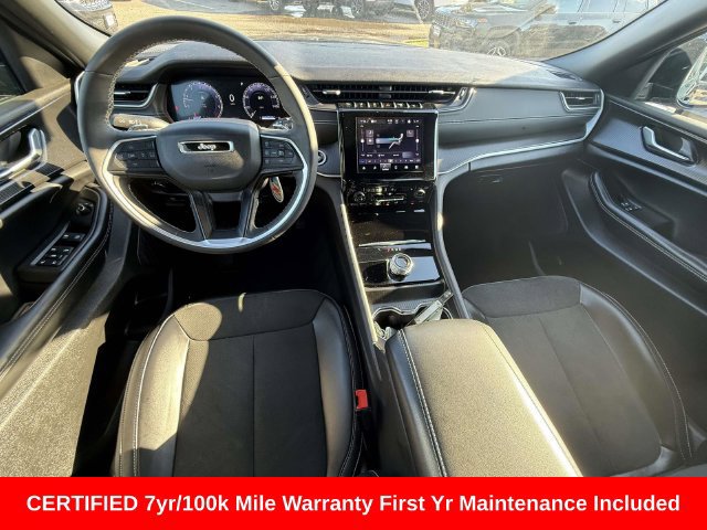 Used 2025 Jeep Grand Cherokee Altitude AWD/4WD image 11