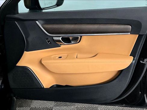 Used 2020 Volvo V90 T6 Cross Country image 23