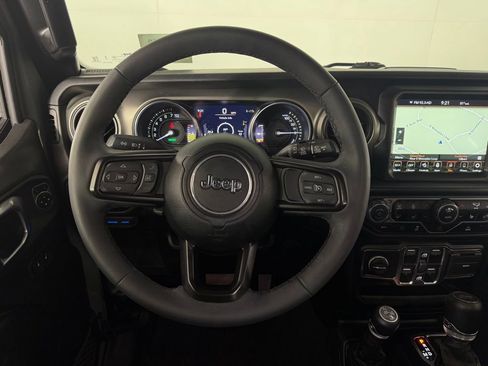 Used 2023 Jeep Wrangler Unlimited w/ Sun & Screen Package AWD/4WD image 14