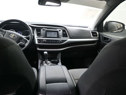Used 2018 Toyota Highlander LE image 14