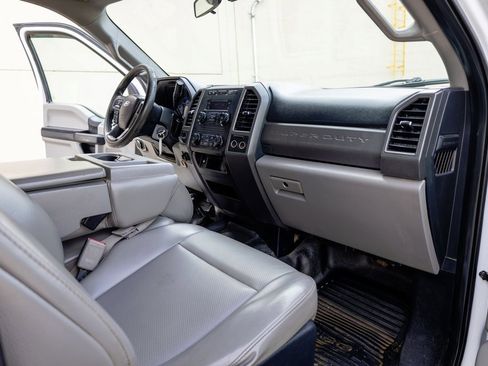 Used 2017 Ford F550 4x4 Crew Cab Super Duty image 12