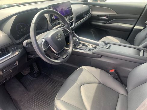 Used 2024 Toyota Grand Highlander AWD image 11