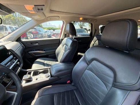 Used 2024 Nissan Pathfinder Platinum w/ Lighting Package (N93) AWD/4WD image 12