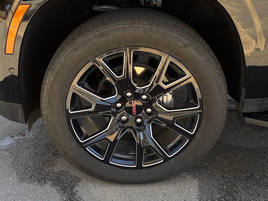 Used 2025 GMC Yukon XL Denali w/ Advanced Technology Package AWD/4WD image 35