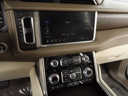 Used 2021 GMC Yukon Denali w/ Denali Premium Package image 14