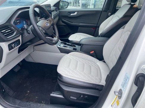 Used 2023 Ford Escape Platinum w/ Premium Technology Package image 9