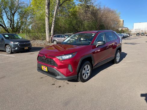 Used 2019 Toyota RAV4 LE w/ Carpet Mat Package AWD/4WD image 4