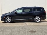 Used 2020 Chrysler Pacifica Limited image 2