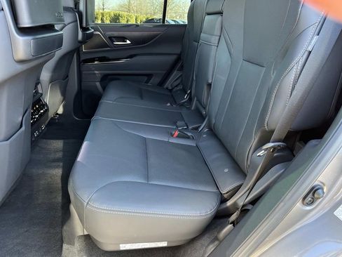 Used 2023 Lexus LX 600 4WD w/ Luxury Package image 22