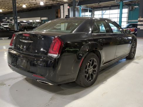Used 2019 Chrysler 300 S image 7