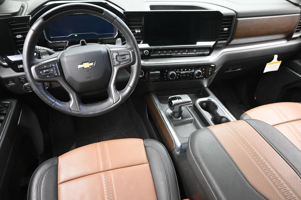 Used 2024 Chevrolet Silverado 1500 High Country w/ High Country Premium Package AWD/4WD image 14