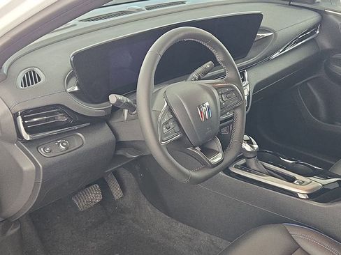 Used 2025 Buick Envista Sport Touring image 16