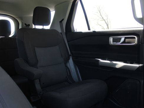 Used 2023 Ford Explorer XLT image 14