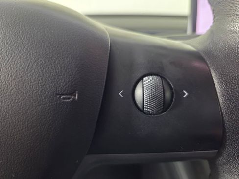 Used 2022 Tesla Model 3 Standard Range image 17