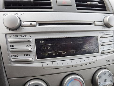 Used 2010 Toyota Camry LE image 49