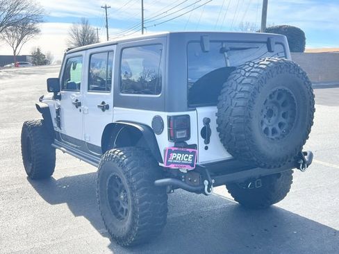 Used 2017 Jeep Wrangler Unlimited Sahara image 7