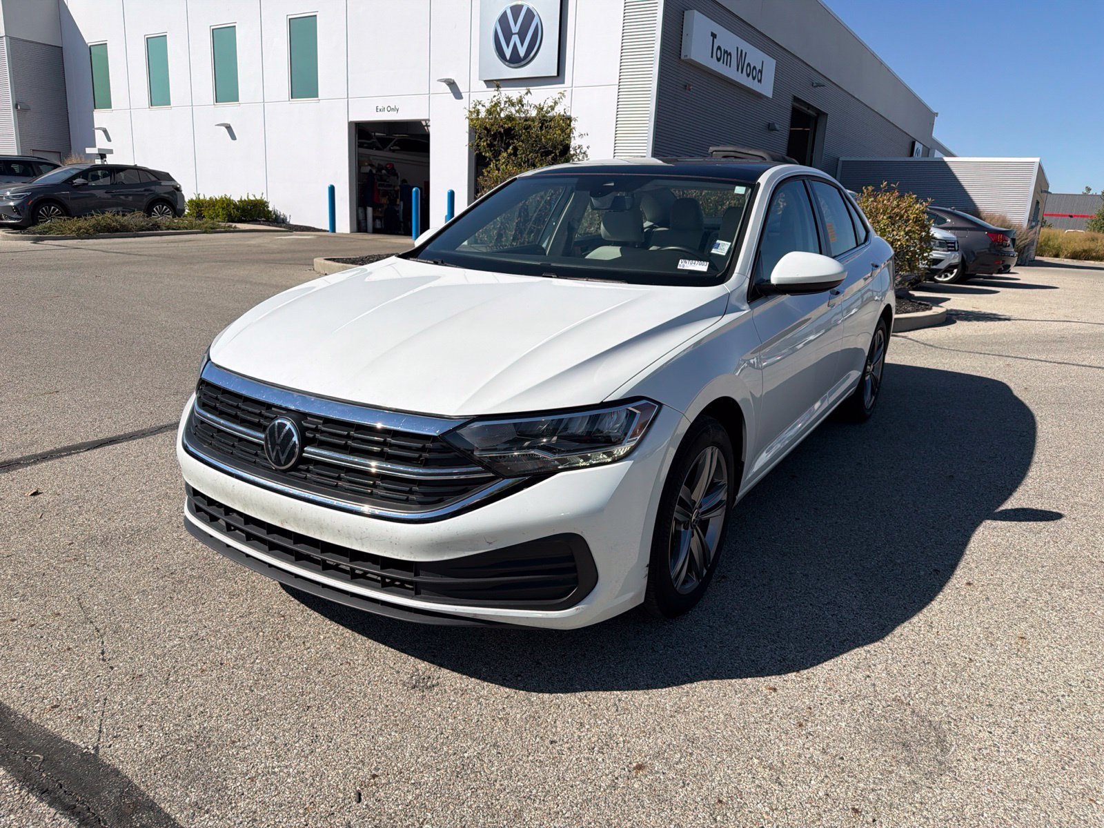 Used 2023 Volkswagen Jetta SE w/ Panoramic Sunroof Package FWD image 5