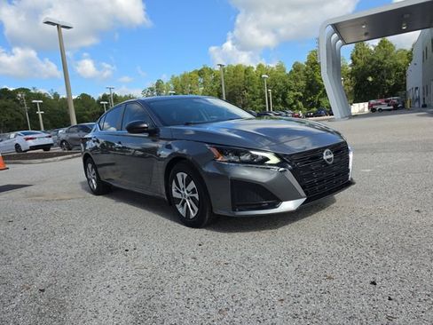 Certified 2025 Nissan Altima 2.5 S FWD image 2