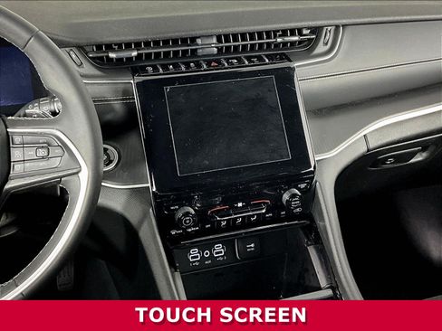 Used 2023 Jeep Grand Cherokee Laredo AWD/4WD image 9