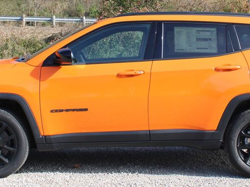 New 2026 Jeep Compass Latitude image 8