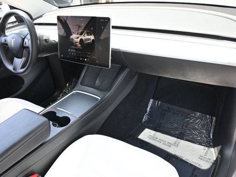 Used 2022 Tesla Model Y Performance AWD/4WD image 11