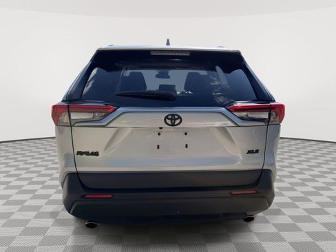Used 2022 Toyota RAV4 XLE Premium FWD image 6