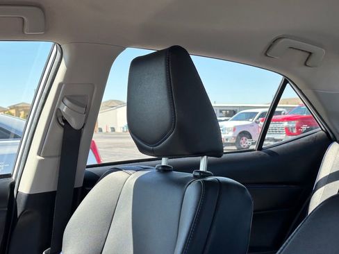 Used 2019 Toyota Corolla SE image 12