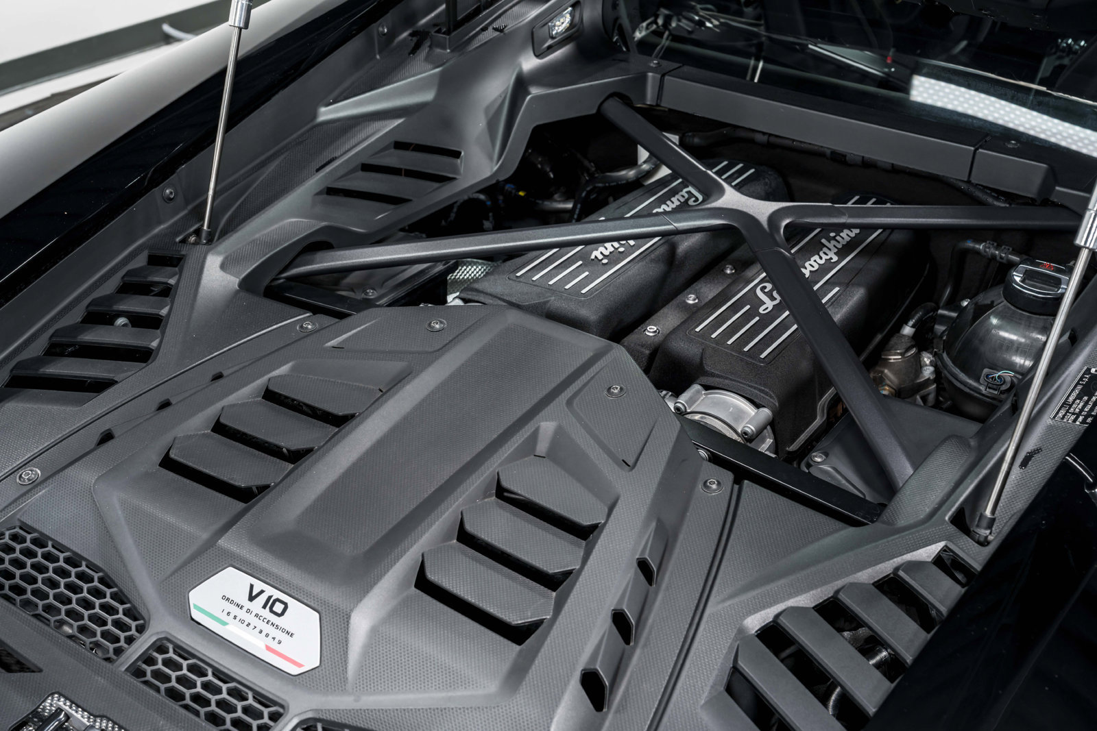 Used 2021 Lamborghini Huracan EVO RWD image 54