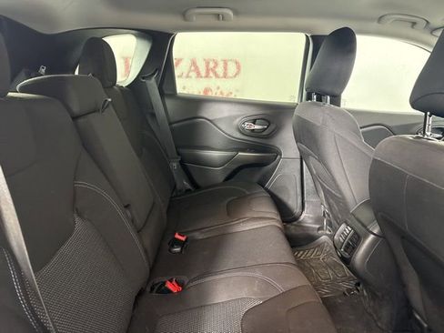 Used 2021 Jeep Cherokee Latitude image 18