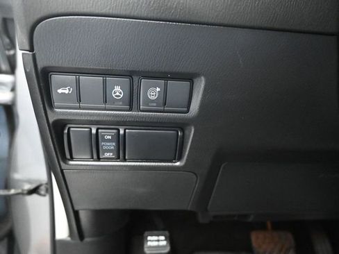 Used 2024 Nissan Armada SL w/ Captain's Chairs Package image 23