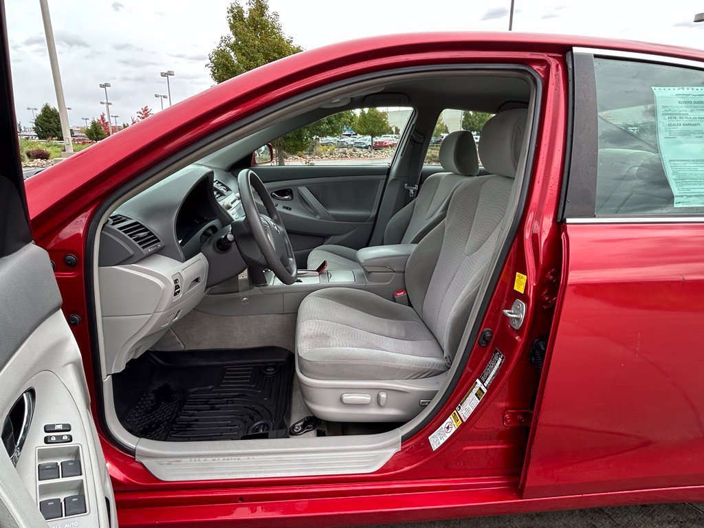 Used 2011 Toyota Camry LE FWD image 11