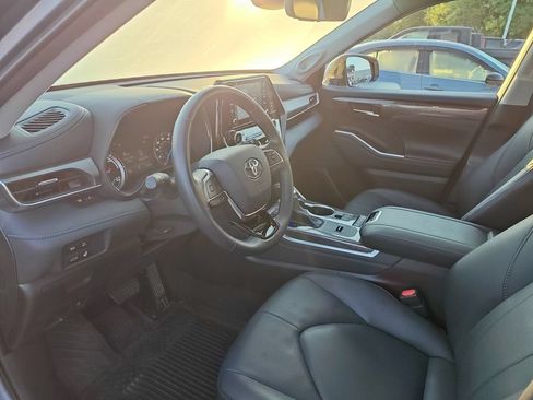 Used 2021 Toyota Highlander Limited AWD/4WD image 9