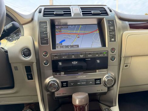 Used 2018 Lexus GX 460 image 28