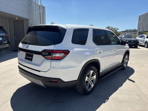 Used 2025 Honda Pilot EX-L image 6