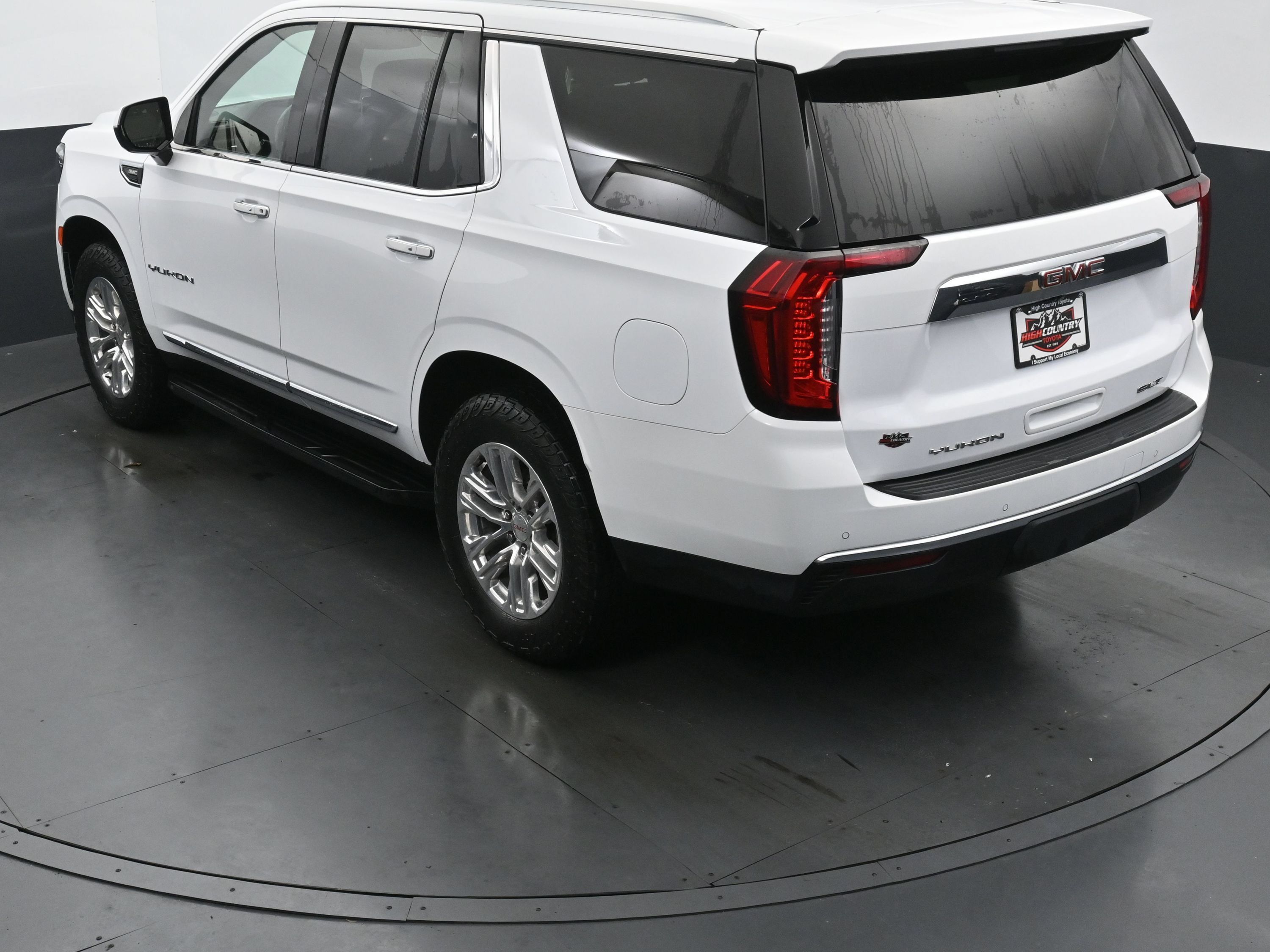 Used 2023 GMC Yukon SLT AWD/4WD image 30