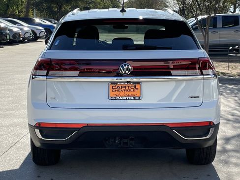 Used 2024 Volkswagen Atlas Cross Sport SE image 5