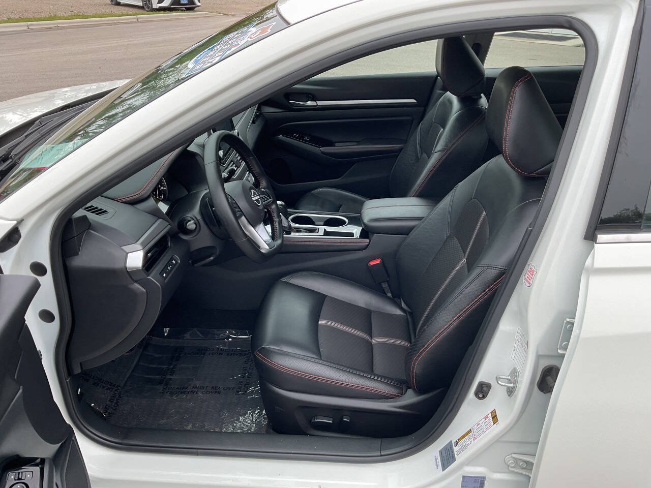 Used 2025 Nissan Altima 2.5 SR FWD image 13